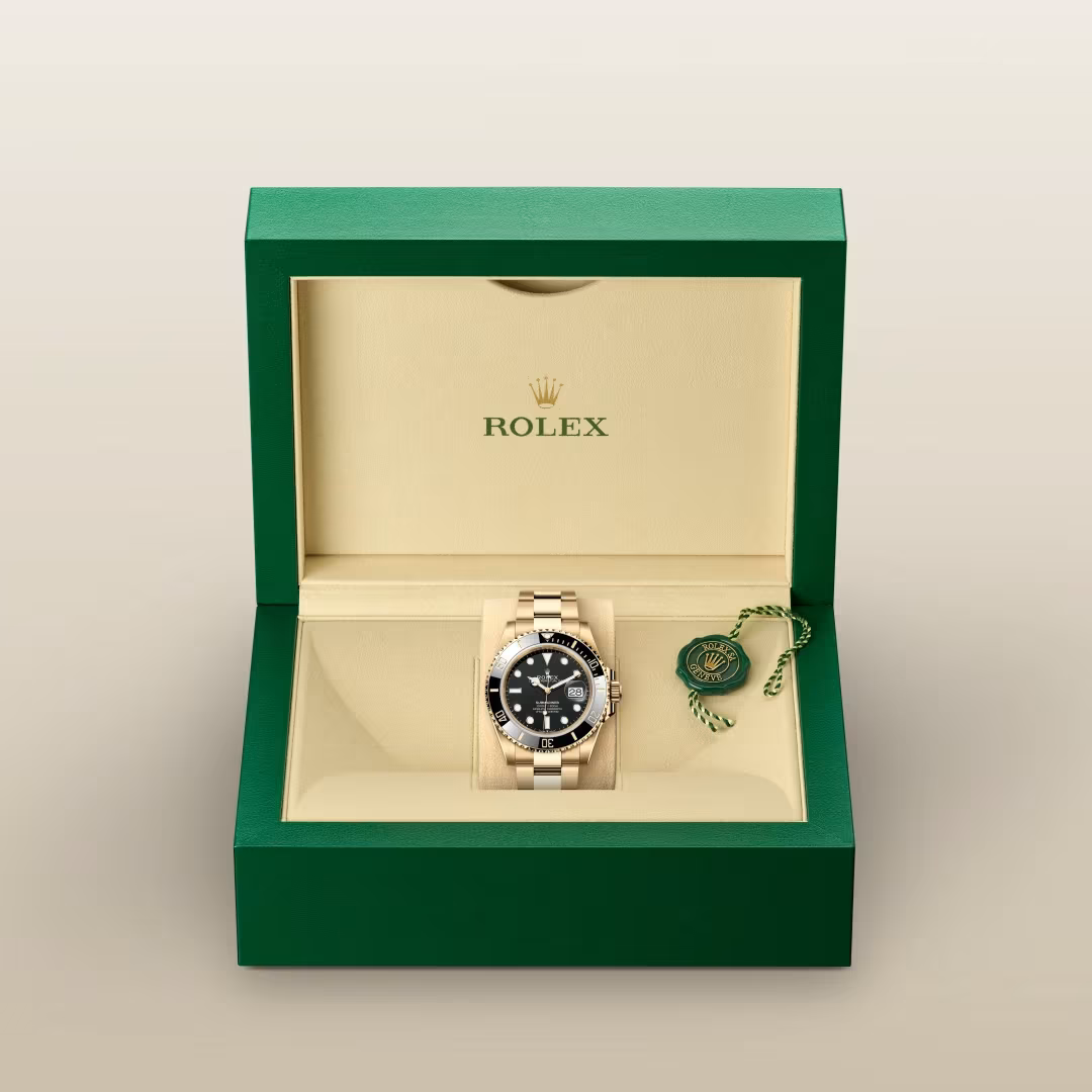 Submariner Date 41mm Black Dial Yellow Gold Watch